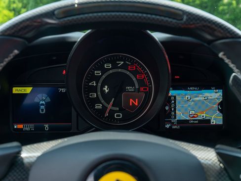 Used 2022 Ferrari F8 Tributo RWD image 34