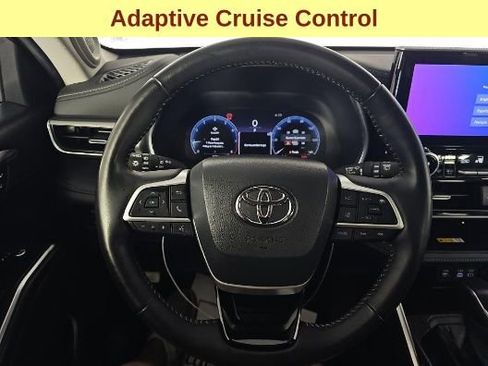 Used 2025 Toyota Highlander Platinum image 11