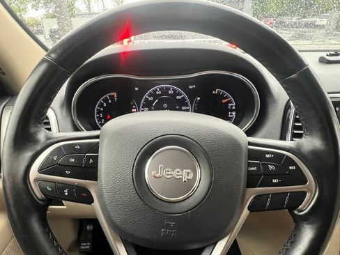 Used 2020 Jeep Grand Cherokee Limited AWD/4WD image 19