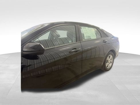 Used 2022 Hyundai Elantra SE FWD image 9