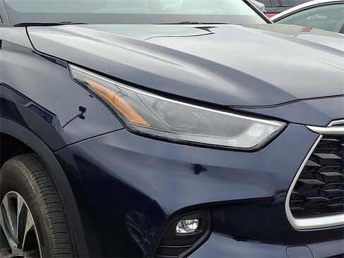 Used 2024 Toyota Highlander XLE image 4