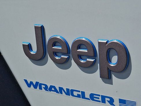 Used 2024 Jeep Wrangler Unlimited image 32