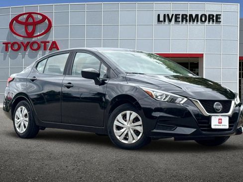 Used 2020 Nissan Versa S FWD image 2