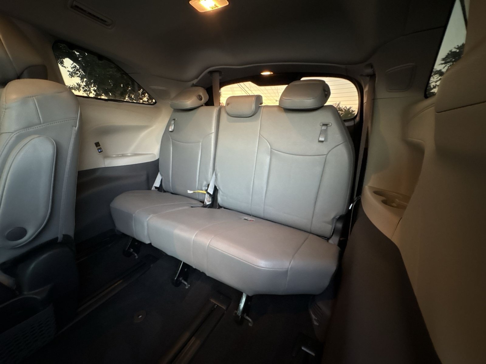 Used 2023 Toyota Sienna Limited AWD/4WD image 27