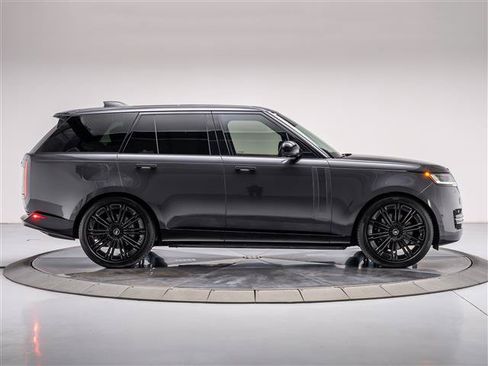 Used 2025 Land Rover Range Rover SE AWD/4WD image 6