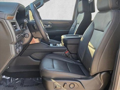 Used 2024 Chevrolet Suburban High Country w/ Advanced Technology Package image 17