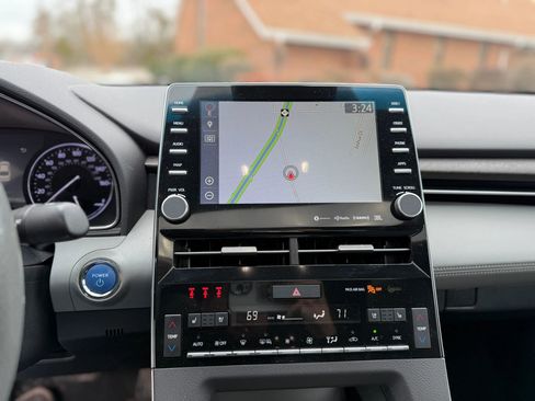 Used 2019 Toyota Avalon Limited image 18