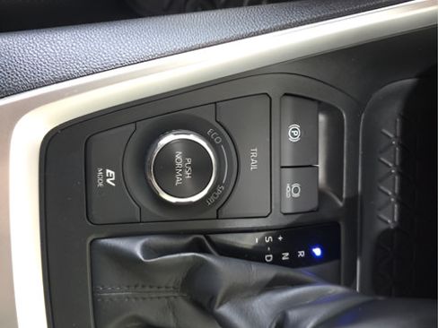 Used 2023 Toyota RAV4 SE AWD/4WD image 17
