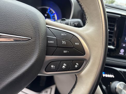 Used 2018 Chrysler Pacifica Limited w/ Advanced Safetytec Group image 19