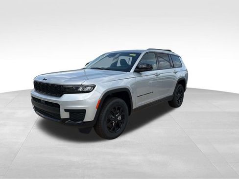 New 2025 Jeep Grand Cherokee L Altitude RWD image 22
