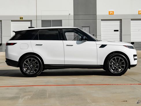 Used 2024 Land Rover Range Rover Sport SE image 16
