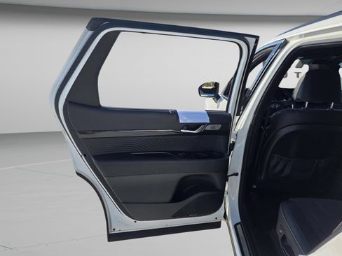 Used 2024 Hyundai Palisade Calligraphy image 22