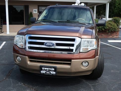 Used 2012 Ford Expedition XLT image 2