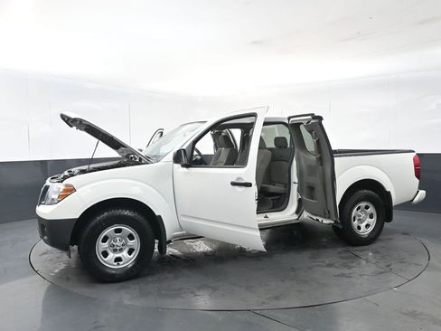 Used 2020 Nissan Frontier S image 30