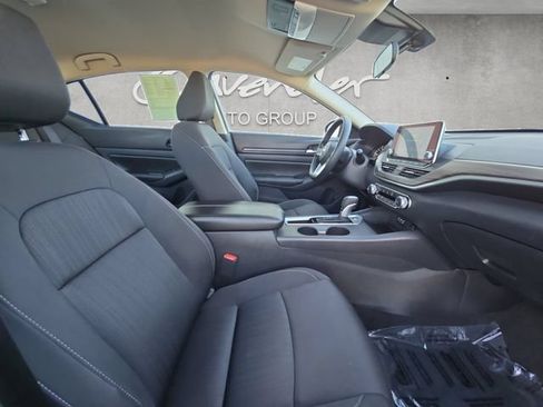 Used 2025 Nissan Altima 2.5 SV FWD image 24