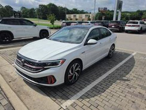Used 2023 Volkswagen Jetta GLI Autobahn FWD image 2