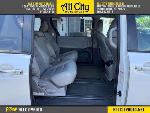 Used 2015 Toyota Sienna XLE Premium FWD image 17