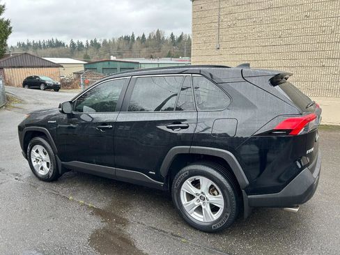 Used 2020 Toyota RAV4 XLE w/ Convenience Package image 7