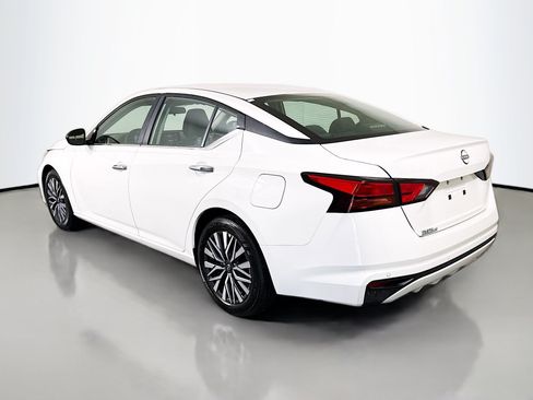 Used 2025 Nissan Altima 2.5 SV FWD image 7