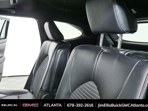 Used 2024 Toyota Highlander XSE FWD image 18