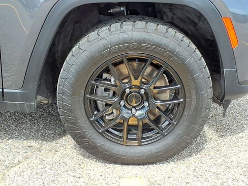 Used 2021 Jeep Grand Cherokee L Laredo w/ Luxury Tech Group I AWD/4WD image 10
