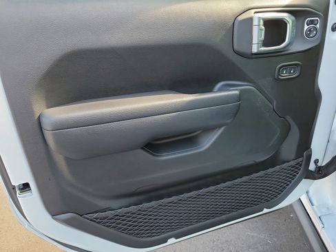 Used 2024 Jeep Gladiator Willys image 10