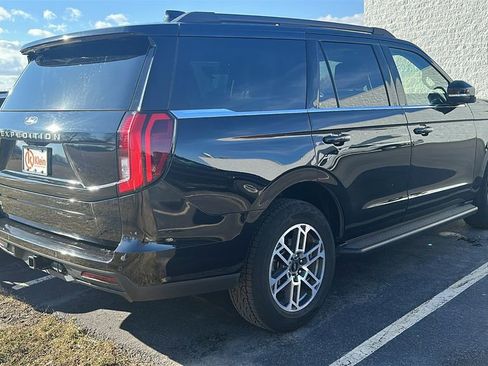 Used 2025 Ford Expedition Active image 2