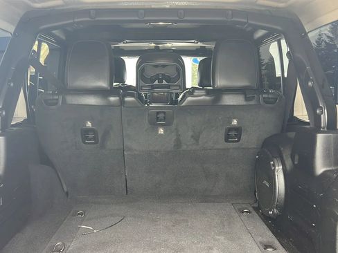 Used 2019 Jeep Wrangler Unlimited Sahara w/ Uconnect 4C Nav & Sound Group AWD/4WD image 10