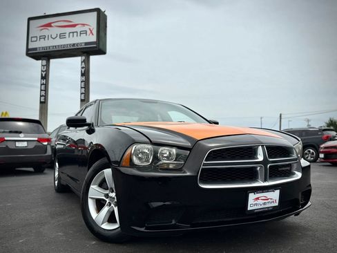 Used 2013 Dodge Charger SE RWD image 1