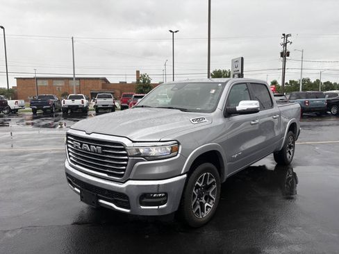 Used 2025 RAM 1500 Laramie AWD/4WD image 4