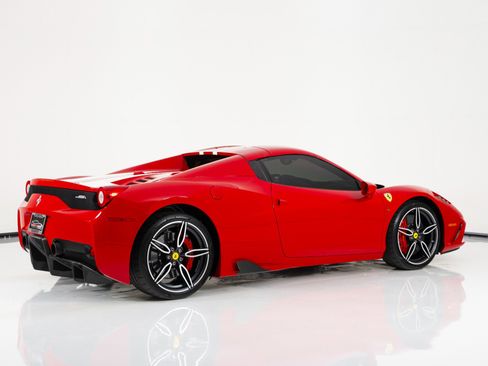 Used 2015 Ferrari 458 Speciale A image 3