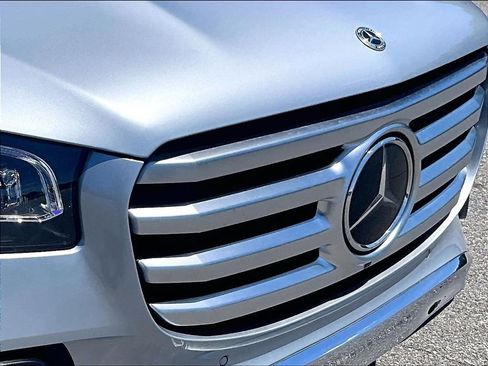 Used 2025 Mercedes-Benz GLS 450 4MATIC image 33