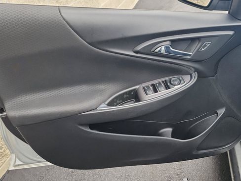 Used 2018 Chevrolet Malibu LT FWD image 4