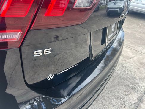 Certified 2022 Volkswagen Tiguan SE R-Line image 32