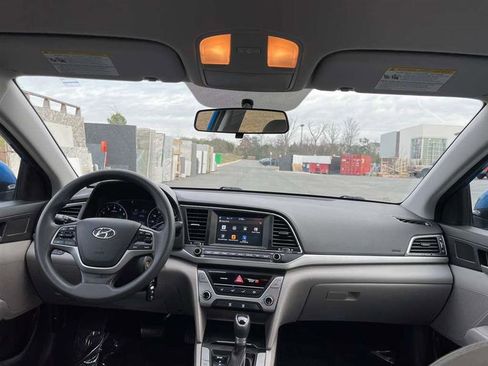 Used 2017 Hyundai Elantra SE image 54