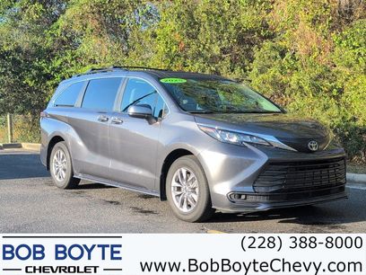 Used 2025 Toyota Sienna LE w/ LE Plus Package