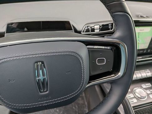 New 2025 Lincoln Nautilus Reserve image 21