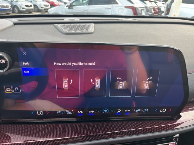 New 2027 Chevrolet Traverse RS w/ LPO, Floor Liner Package FWD image 35