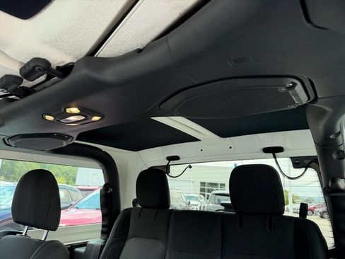 Used 2019 Jeep Wrangler Sport AWD/4WD image 11