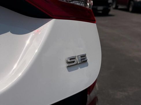 Used 2020 Toyota Camry SE FWD image 23
