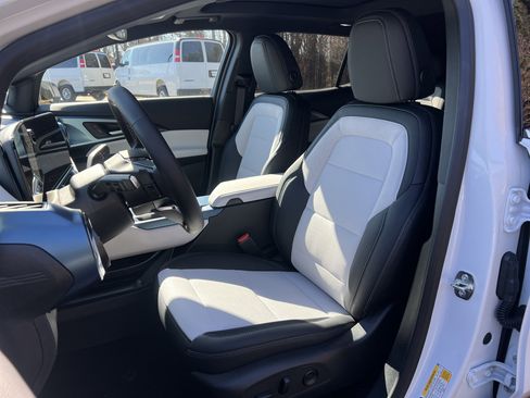 New 2026 Chevrolet Equinox EV LT image 16