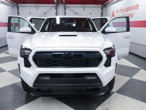 Used 2025 Toyota Tacoma TRD Sport AWD/4WD image 22