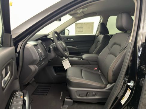 New 2026 Nissan Pathfinder SL image 14