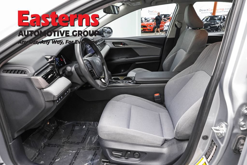 Used 2025 Toyota Camry LE w/ Convenience Package FWD image 15