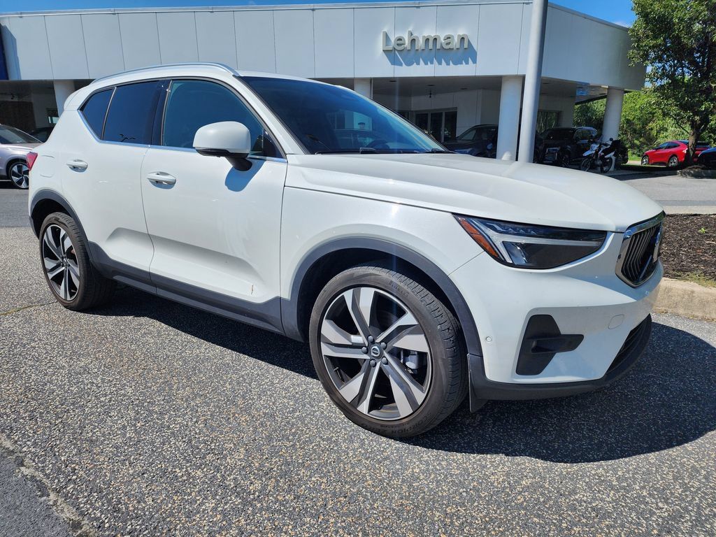 Certified 2023 Volvo XC40 B5 Plus w/ Driver Assist Package AWD/4WD image 1