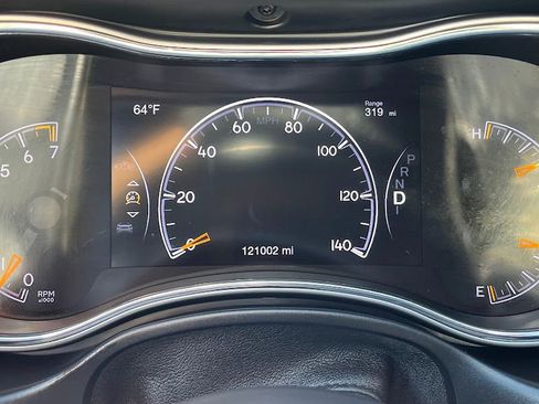 Used 2018 Jeep Grand Cherokee Altitude image 12