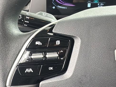 Used 2025 Kia Niro LX image 21
