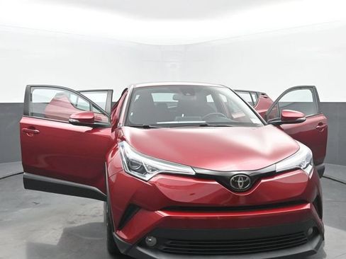 Used 2018 Toyota C-HR XLE FWD image 50