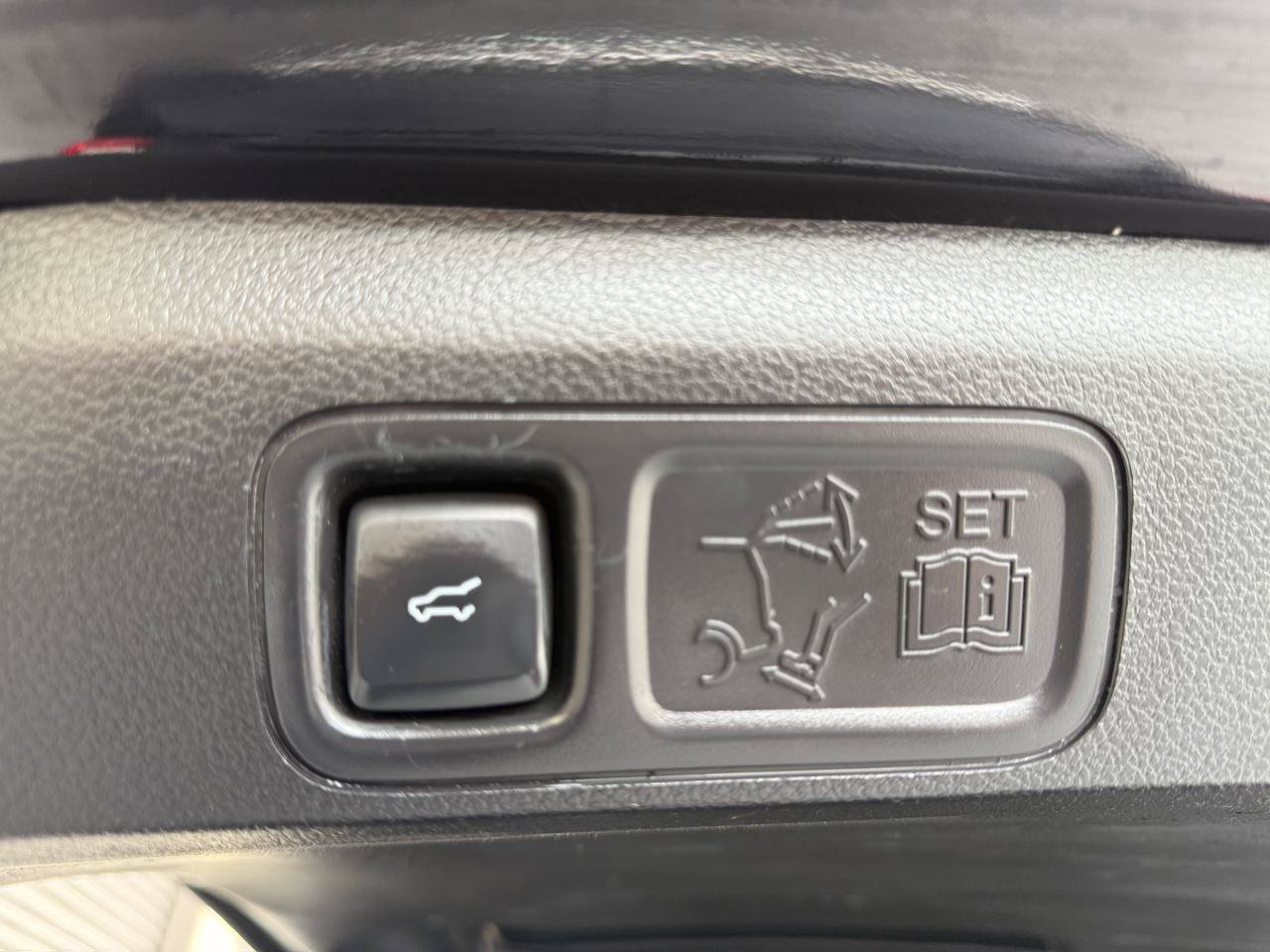 Used 2019 Ford Expedition XLT w/ Equipment Group 202A AWD/4WD image 26