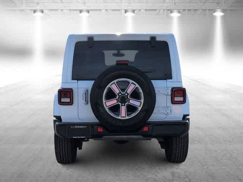 Used 2022 Jeep Wrangler Unlimited Sahara w/ Cold Weather Group image 7